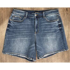Judy Blue Womens JB15257DK Denim Shorts 1XL  Frayed Medium Wash